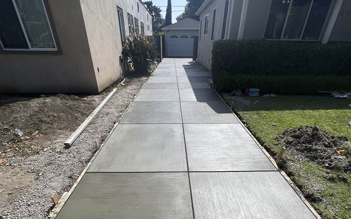 A left concrete driveway for a house