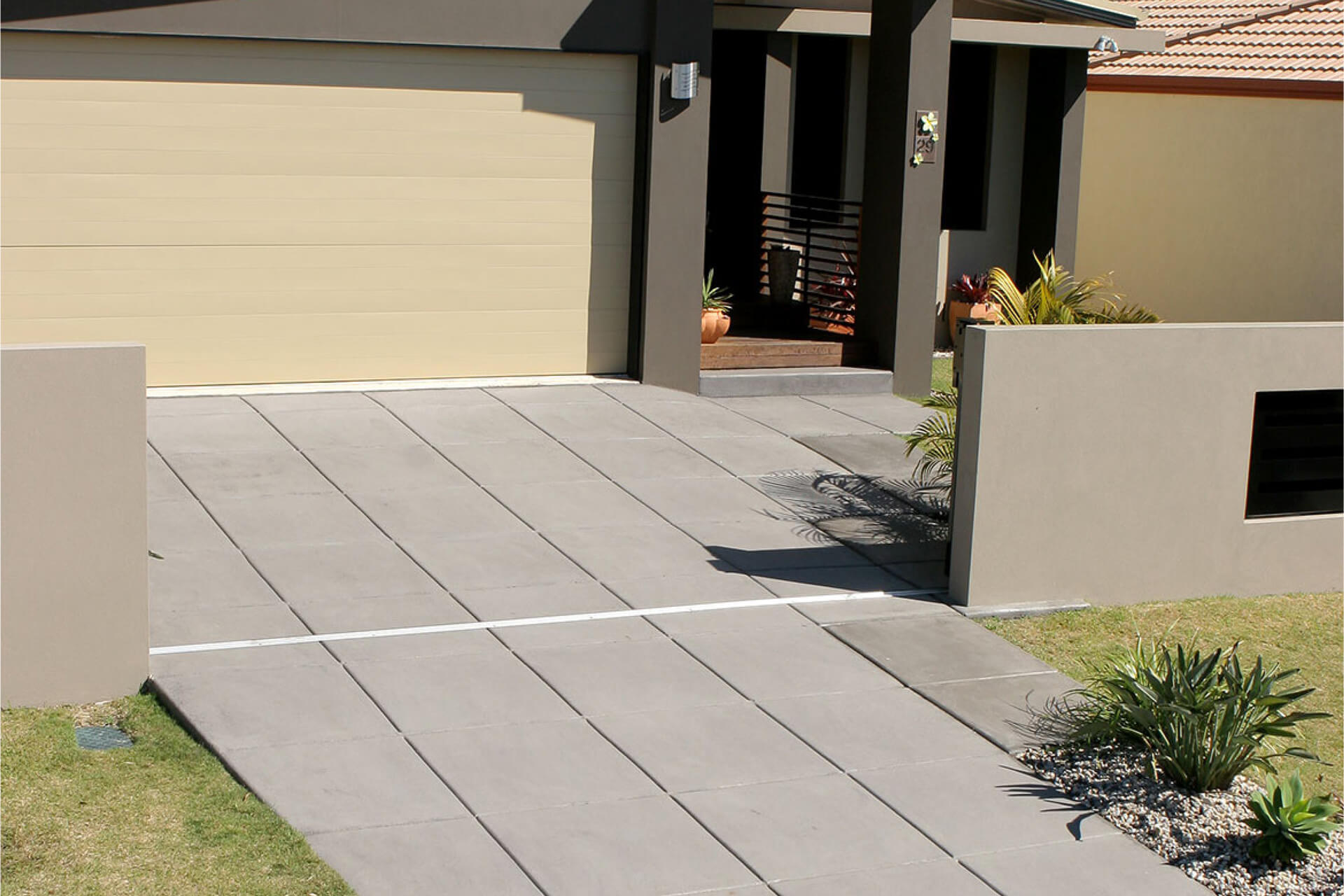 Concrete Harmony in LA: Achieving the Perfect Driveway Look